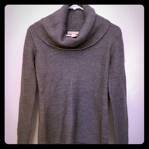 Banana Republic grey scoop neck sweater